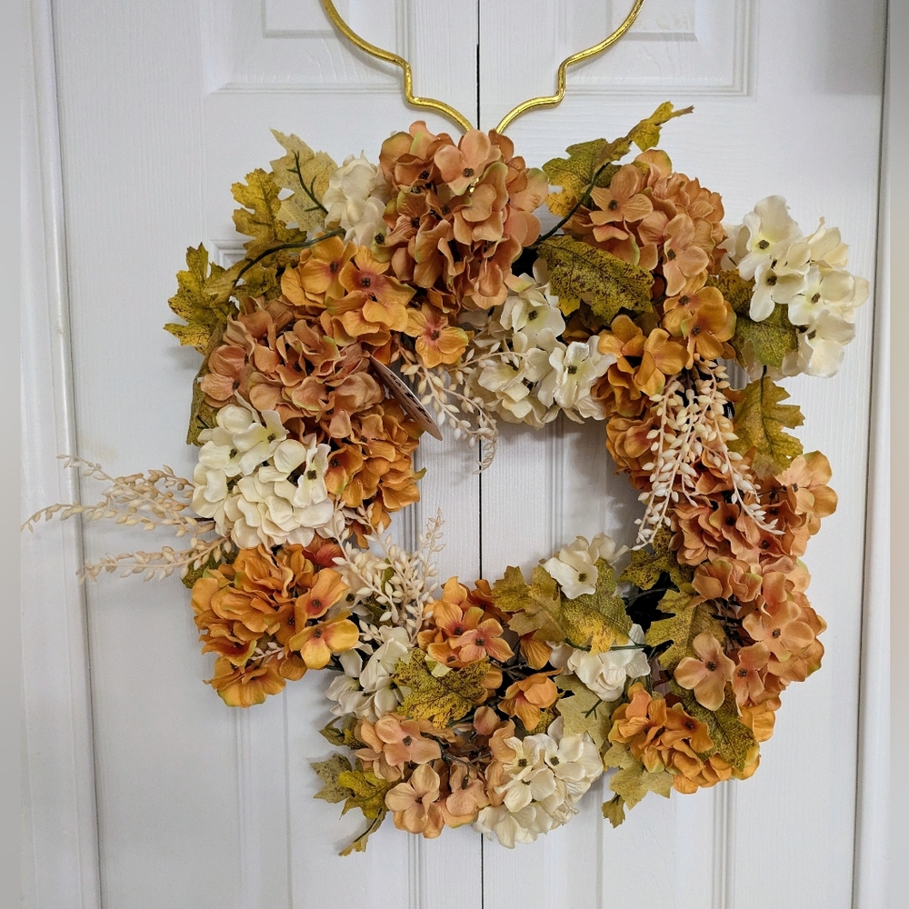 NWT Hydrangea Wreath 22"